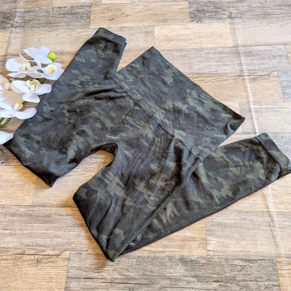 Spanx green camo leggings size L EUC